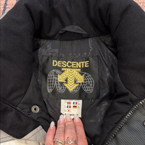 Descente Men's White and Gray Ski Jacket size Large - Picture 10 of 10